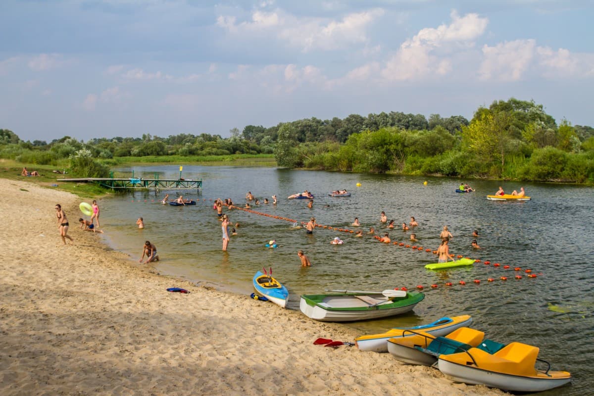 Kąpielisko Pompka w Woli Uhruskiej — plaża tuż za rogiem